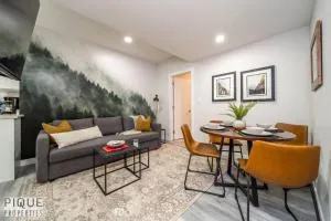 NEW, Mountain Chic Suite, Whyte Avenue, Netflix, WiFi, Sleeps 6 - Edmonton