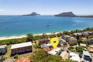 Bay Break, 1 25 Voyager Cl - 50 metres to the waters edge, lift and air conditioning