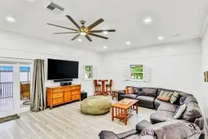 Uncork and Unwind You are on Lake Time - 锡布灵