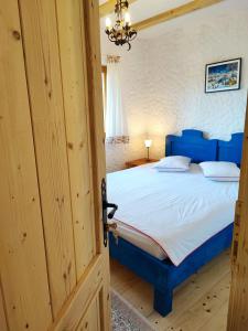 La sat - Blândă Mărie