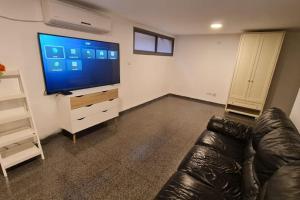 Adorable Basement Apartment in a Kibbutz