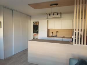 Appartements Le Chateau des Abeilles - appartement recemment renove - proche centre village et route des vins : photos des chambres
