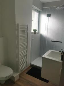 Appartements Le Chateau des Abeilles - appartement recemment renove - proche centre village et route des vins : photos des chambres