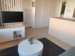 Appartements Le Chateau des Abeilles - appartement recemment renove - proche centre village et route des vins : photos des chambres