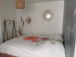 Appartements Le Chateau des Abeilles - appartement recemment renove - proche centre village et route des vins : photos des chambres