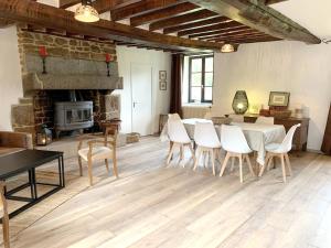 Maisons de vacances Maison de 4 chambres avec vue sur le lac et jardin amenage a Joue du Bois : photos des chambres