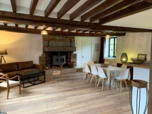 Maisons de vacances Maison de 4 chambres avec vue sur le lac et jardin amenage a Joue du Bois : photos des chambres