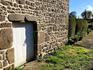 Maisons de vacances Maison de 4 chambres avec vue sur le lac et jardin amenage a Joue du Bois : photos des chambres