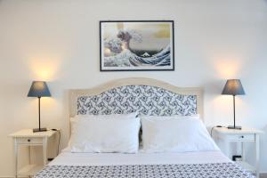 COASTAL Seaview Suite & CENTRAL BALCONY Street View Studio