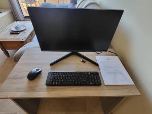 Duquesa 2 bed with sea and golf views and 5 pools