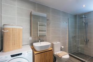 Greek Sky - New modern apartment with shared pool