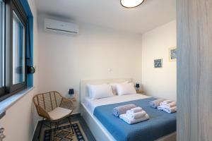 Greek Sky - New modern apartment with shared pool