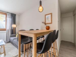 Stone Chalet near Benasque and Scenic Lake