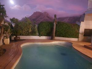 'Eye 2 SA' with exclusive pool access - Hout Bay