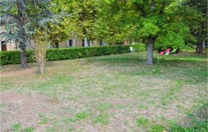 Awesome Apartment In Rustrel