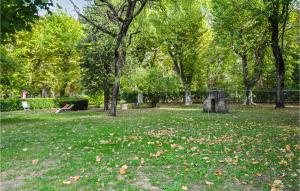 Awesome Apartment In Rustrel
