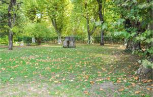 Awesome Apartment In Rustrel