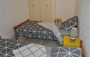 Appartements 2 Bedroom Beautiful Apartment In Rustrel : photos des chambres