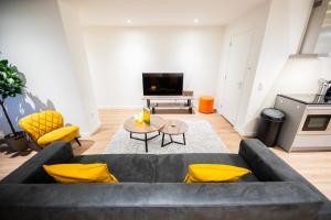 Great 95m2 Two-Bedroom Apartment - WE39