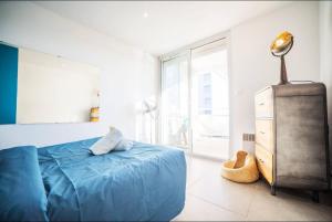 Appartements LE CALDERINI APPART - Face PLAGE WIFI et PARK Gratuit CALME - Resid Le Surcouf - CoHoteConciergerie La Grande Motte : photos des chambres