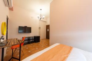 Phòng Giường Đôi Có Ban Công (Double Room with Balcony)