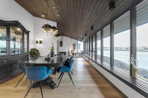 Seaside Villa - 6 Bedrooms HG OOOO6077