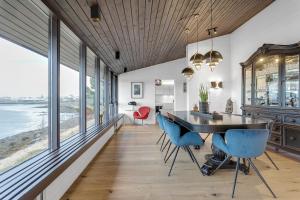 Seaside Villa - 6 Bedrooms HG OOOO6077