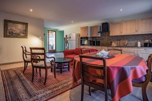 Appartements Sundrenched Relais de Poste in Serdinya : photos des chambres