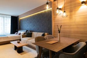 Woodside Apartment 218