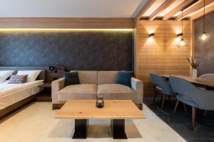 Woodside Apartment 218