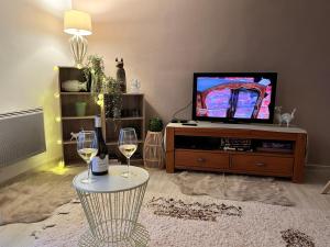 Appartements - SYBEL -Tres Lumineux Stationnement Gratuit - Centre Historique 11 mn a pieds - Docks 10 mn - ARMADA 5 mn - : photos des chambres