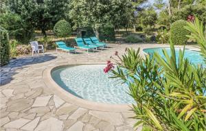 Maisons de vacances Nice home in Aups with Outdoor swimming pool, 6 Bedrooms and WiFi : photos des chambres