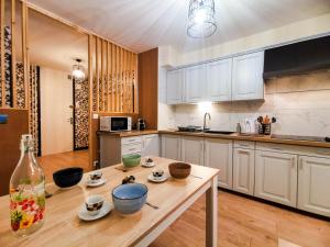 Appartements LA BELLE BALADE - Parking - Wifi - Balcon - Belle vue ! : photos des chambres
