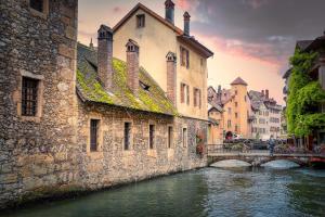 Appartements LA BELLE BALADE - Parking - Wifi - Balcon - Belle vue ! : photos des chambres