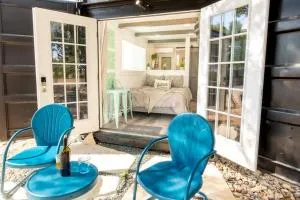 The Container Retreat @ 290 Wine Trail #9 Get away today! - Stonewall