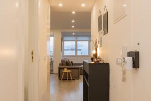 Stylish Apartment W River View by LovelyStay