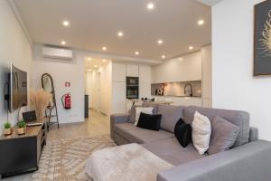 Stylish Apartment W River View by LovelyStay
