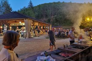 Campings Camping Le Douzou : photos des chambres