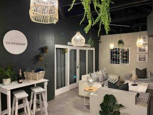 The Minimalist Hide away