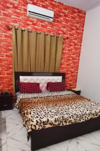 Deluxe Double Room with Bath room in Gulshan Guest House Karachi