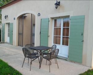 Maisons de vacances JASSE CAMARGUAISE 535 - PISCINE CLIM PARKING FAMILLE - CoHoteConciergerie : photos des chambres