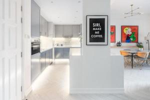 Vacationer Holiday Homes I Majestic Upgraded 2 Bedroom I City Views l Low Floor