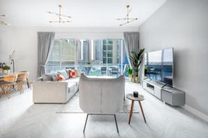 Vacationer Holiday Homes I Majestic Upgraded 2 Bedroom I City Views l Low Floor