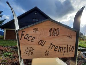 le face au tremplin Appartement 5 pers entièrement rénové dec 2022 classé meublé de tourisme 3 étoiles emplacement unique a Autrans proche du village prestations de qualité