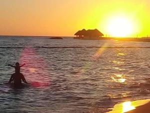 Acceso A La Playa Justo Detrás-Areas Sociales Con Piscina, Jacuzzi, BBQ, Gazebos, Salones, Baños y Duchas De Exterior-Wifi, Netflix, HBO, Al Lado De Hoteles, Campos De Golf, Minimarkets, Restaurantes, Bares, Tiendas y Comercios - Free Late Check-Ou