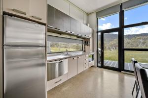 Ecocrackenback 7 Sustainable chalet close to the slopes