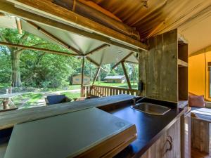 Glamping Tent in Tranquil Park