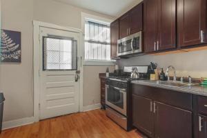Perfect 3BR Apt in Chicago with WiFi & Laundry - Touhy 3N