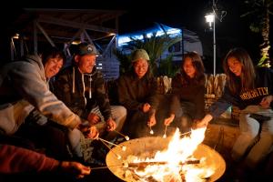 淡島シーサイドコテージ 海が目の前 タコスバー併設 アメリカントレーラーハウス