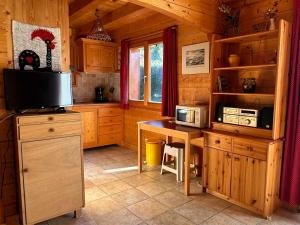 Chalets Chalet Les Carroz d'Araches, 4 pieces, 6 personnes - FR-1-572-264 : photos des chambres